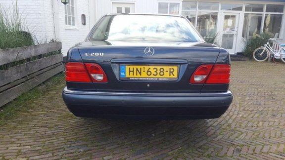 Mercedes-Benz E-klasse - 280 Classic Nog als nieuw, 111000 km, met onderhoudsbeurt, APK tot 30-11-20 - 1