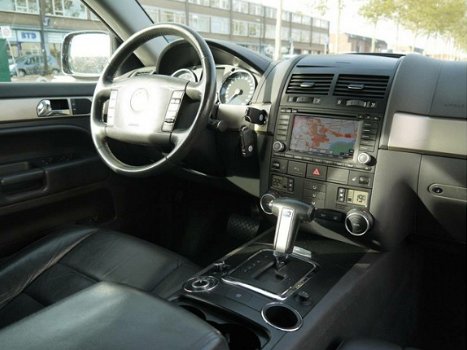 Volkswagen Touareg - 3.6 V6 FSI Highline - Navigatie - Xenon - 1