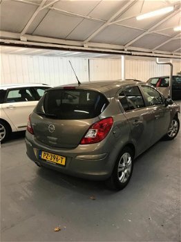 Opel Corsa - 1.4-16V nieuwe apk voorkant schade 5 deurs bj2011 - 1