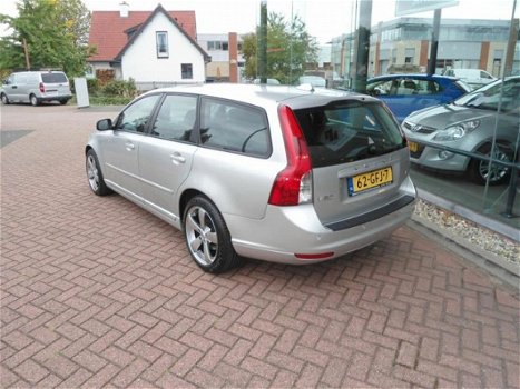 Volvo V50 - 2.4 Edition II AUTOMAAT, LEDER, NAVIGATIE - 1