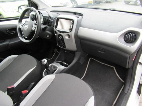 Toyota Aygo - 1.0 VVT-i x-play 1e Eigenaar/ NAV / Achteruitrijcamera - 1