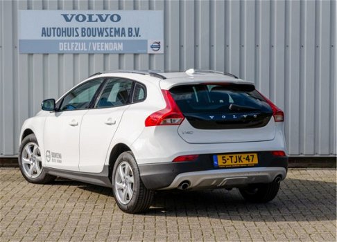 Volvo V40 Cross Country - D3 5-Cilinder Momentum - Xenon/Stoelverw./Navi/Panoramadak - 1