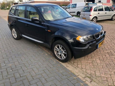 BMW X3 - 2.5i Executive - 1