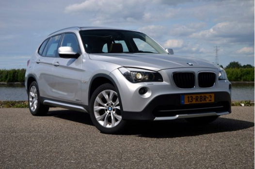 BMW X1 - 1.8d sDrive Executive RIJKLAAR PRIJS-GARANTIE Navigatie Leder Interieur Panoramadak Trekha - 1