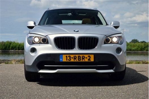 BMW X1 - 1.8d sDrive Executive RIJKLAAR PRIJS-GARANTIE Navigatie Leder Interieur Panoramadak Trekha - 1