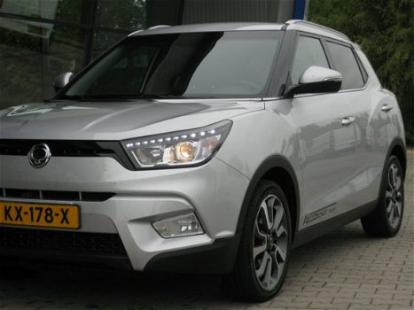 SsangYong Tivoli - 1.6 Sapphire 128PK || Zwart Leder | NAVI | Cruise | Clima | PDC - 1