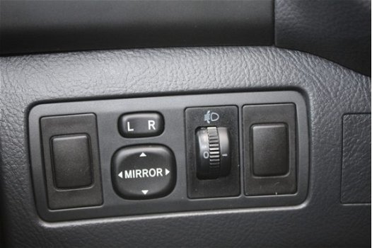 Toyota Avensis - 1.6 VVTi Linea Terra airco, radio cd, elektrische ramen, parkeersensoren - 1