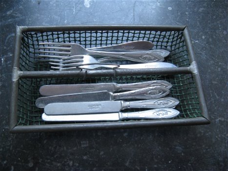 Oud Duits bestekmandje met 4 vorken en 4 messen...jaren '50 - 1