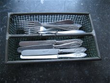 Oud Duits  bestekmandje met 4 vorken en 4 messen...jaren '50