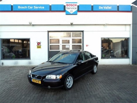 Volvo S60 - 2.4 Kinetic - 1