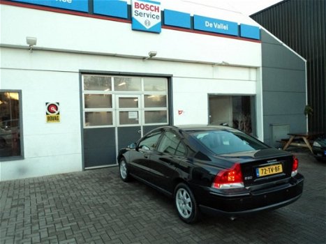 Volvo S60 - 2.4 Kinetic - 1