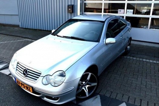 Mercedes-Benz C-klasse Sportcoupé - 200 CDI AUT PDC/NAV/AMG-18 - 1