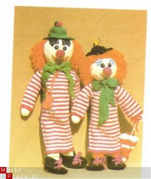 breipatroon 1160 twee clowns in streepjesjurken - 1