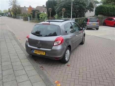 Renault Clio - 1.2 Collection airco schuifdak 87955 km nap - 1