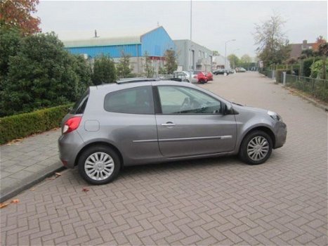 Renault Clio - 1.2 Collection airco schuifdak 87955 km nap - 1