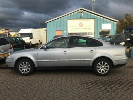 Volkswagen Passat - 1.9 TDI Sedan 74kW/101pk | Xenon - 1