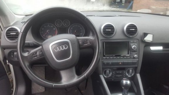 Audi A3 - 1.2 TFSI Attraction RNSE radio, automaat, 7 versnellingen, Parrot - 1