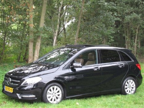 Mercedes-Benz B-klasse - 200 AMBITION AUTOMAAT, NAVIGATIE, ELEC. PANORAMADAK, LEER, STOELVERWARMING, - 1