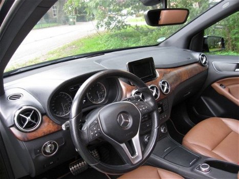 Mercedes-Benz B-klasse - 200 AMBITION AUTOMAAT, NAVIGATIE, ELEC. PANORAMADAK, LEER, STOELVERWARMING, - 1