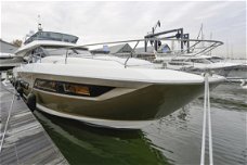 Prestige Yachts 680 flybridge