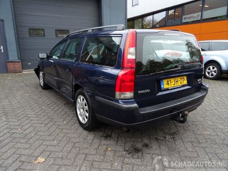 Volvo V70 - D5 Comfort Line - 1