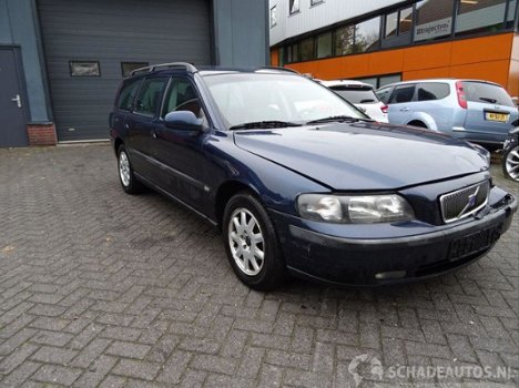 Volvo V70 - D5 Comfort Line - 1