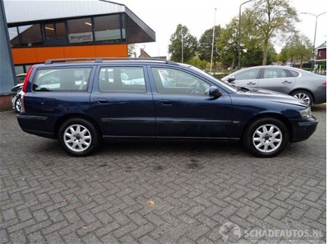 Volvo V70 - D5 Comfort Line - 1