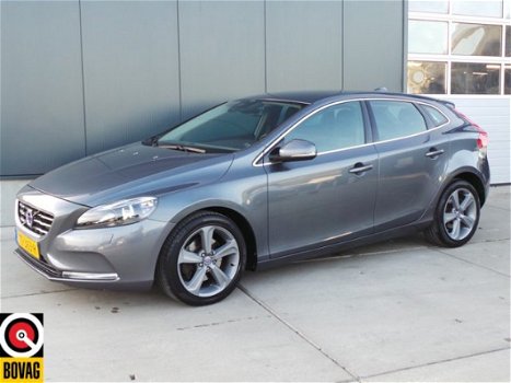 Volvo V40 - 1.6 T3 Momentum - 1