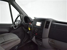 Volkswagen Crafter - 35 2.5 TDI L2H2 136 PK AUT. + NAVIGATIE / AIRCO