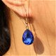 teardrop oorbellen goud met koningsblauw swarovski kristal ook in helder en zwart 1001oorbellen - 1 - Thumbnail