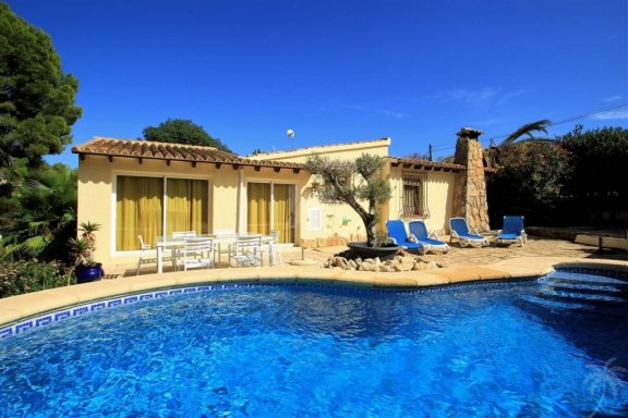 Mooie villa in MORAIRA bij strand met zwembad in ruime tuin - nr. 1