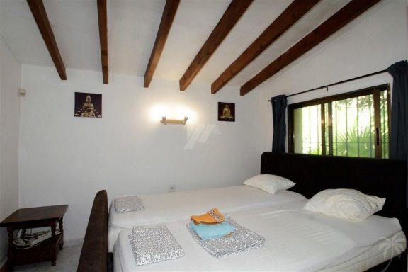 Mooie villa in MORAIRA bij strand met zwembad in ruime tuin - Afbeelding 6