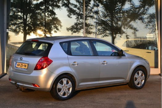 Kia Cee'd - 1.6 X-ecutive - 1