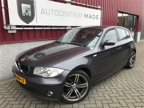 BMW 1-serie - 118d executive// 5-Deurs // Airco // Sportstoelen - 1