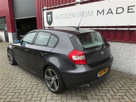 BMW 1-serie - 118d executive// 5-Deurs // Airco // Sportstoelen - 1