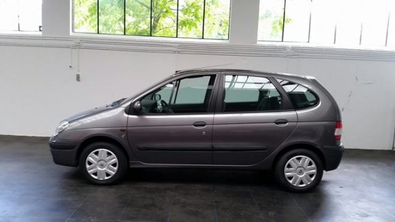 Renault Scénic - 1.6-16V RT Buitenkansje afgeprijsd - 1