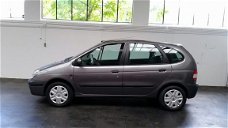 Renault Scénic - 1.6-16V RT Buitenkansje afgeprijsd