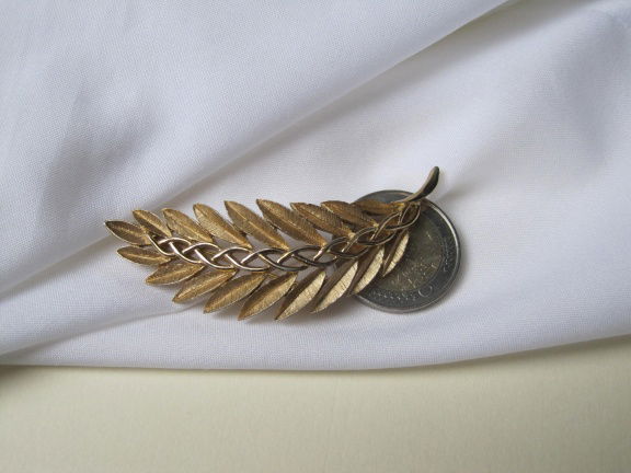 Broche Trifari Crown goudkleurig blad met gevlochten nerf 6.5x2.4 cm - Afbeelding 2