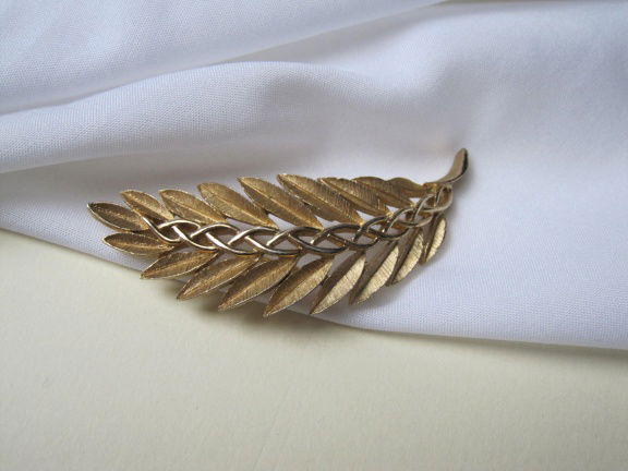 Broche Trifari Crown goudkleurig blad met gevlochten nerf 6.5x2.4 cm - Afbeelding 5