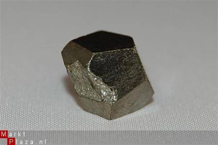 #31 Pyriet Kristal Pentagondedekaeder China - 1