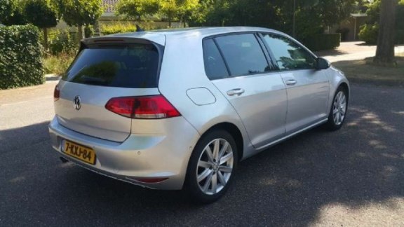 Volkswagen Golf - 1.6 TDI Highline BlueMotion - 1