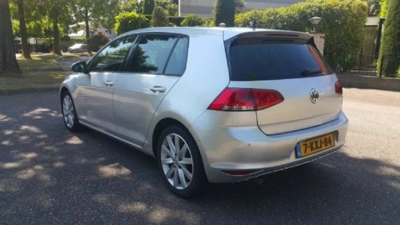 Volkswagen Golf - 1.6 TDI Highline BlueMotion - 1