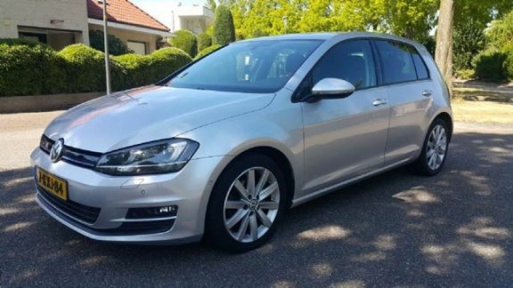 Volkswagen Golf - 1.6 TDI Highline BlueMotion - 1