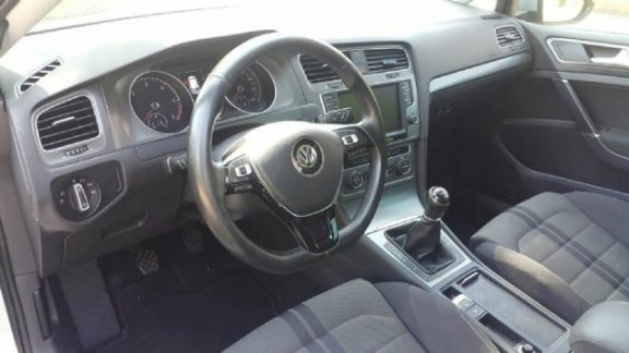 Volkswagen Golf - 1.6 TDI Highline BlueMotion - 1