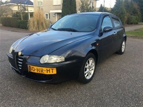 Alfa Romeo 147 - 1.6 T.Spark Meeneem prijs geen apk - 1