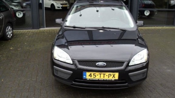 Ford Focus Wagon - 1.6-16V Trend - 1