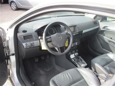 Opel Astra GTC - 1.6 Cosmo+Navigatie+PDC+ - 1