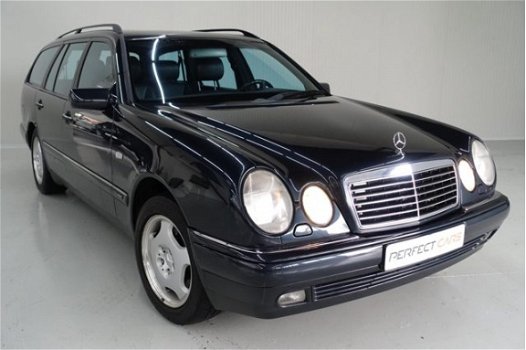 Mercedes-Benz E-klasse Combi - 320 Avantgarde , vierwielaandrijving BTW auto, - 1