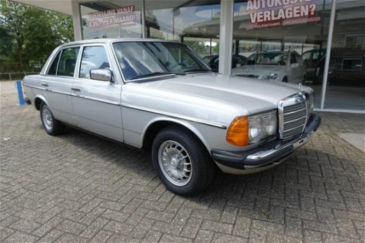 Mercedes-Benz 200-280 (W123) - 200-serie (300 diesel airco, automaat , schuifdak, pullman interieur - 1