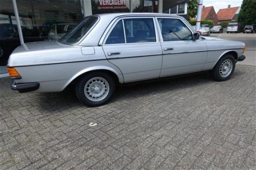 Mercedes-Benz 200-280 (W123) - 200-serie (300 diesel airco, automaat , schuifdak, pullman interieur - 1